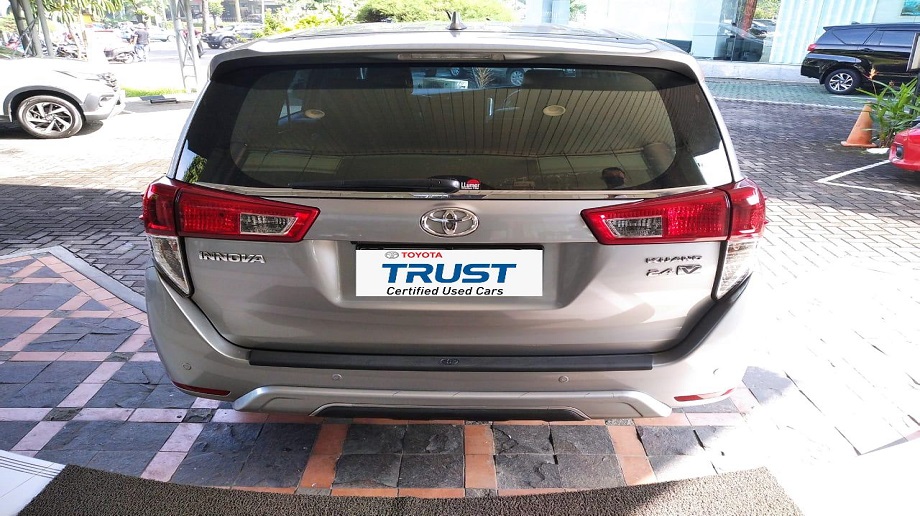 TOYOTA INNOVA 2.4 V AT 2017